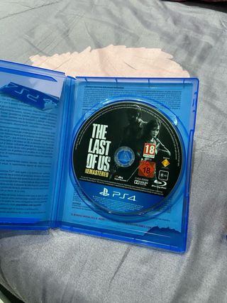 PS4 con 5 juegos i 2 mandos