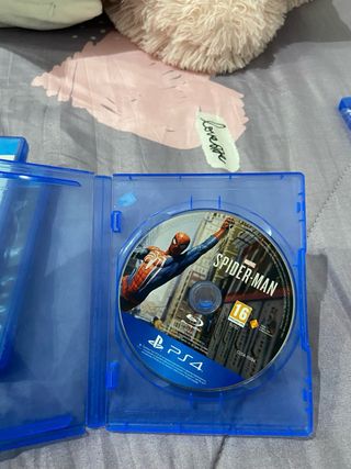 PS4 con 5 juegos i 2 mandos