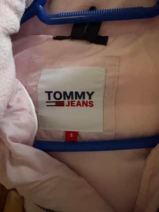 Chaqueta Tommy Hilfiger rosa con capucha