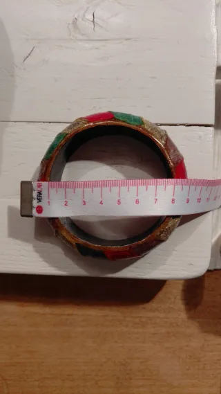 Bracciale rigido colorato effetto pelle