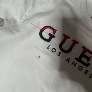 Sudadera Guess blanca logo bordado