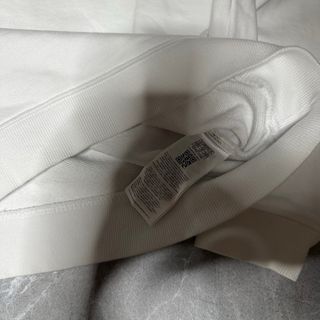 Sudadera Guess blanca logo bordado