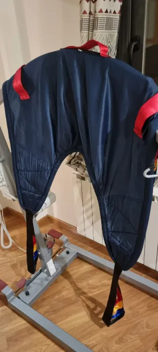 Grúa levanta personas