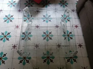 Tavolino in cristallo e acrilico