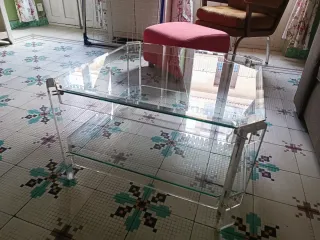 Tavolino in cristallo e acrilico