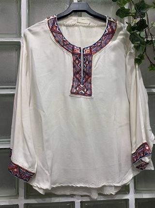 Camisa blanca bordada