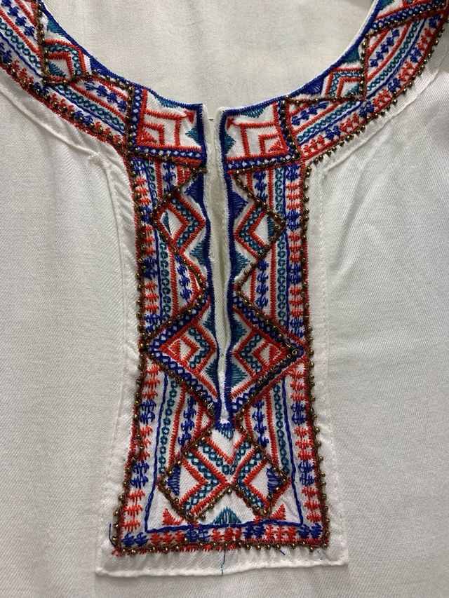 Camisa blanca bordada