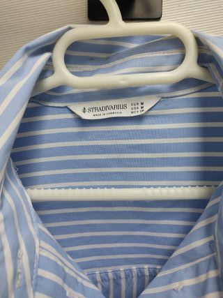 Camisa Stradivarius azul y blanca rayas