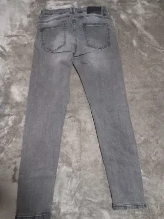 Pantalones vaqueros grises