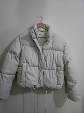 Chaqueta acolchada beige Bershka Talla M