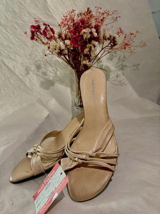 Sandalias Beige Tacón Bajo Hush Puppies Talla40/41