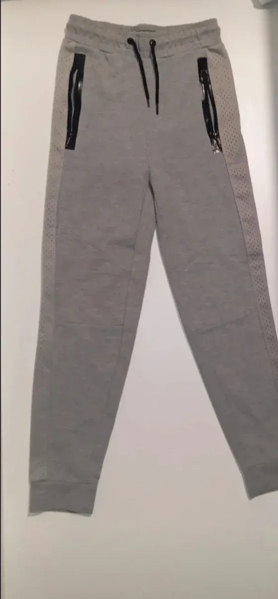 Chándal gris con cremalleras