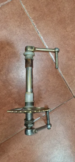 Eje basculante con pedales Rieju RV/Marathon