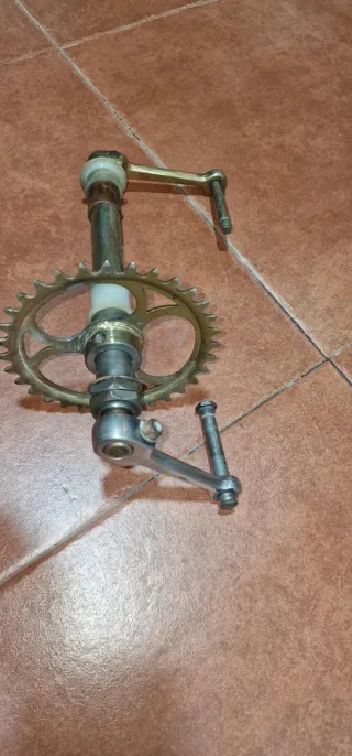 Eje basculante con pedales Rieju RV/Marathon