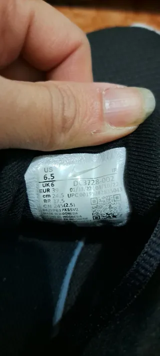 Zapatillas Nike Negras y Doradas