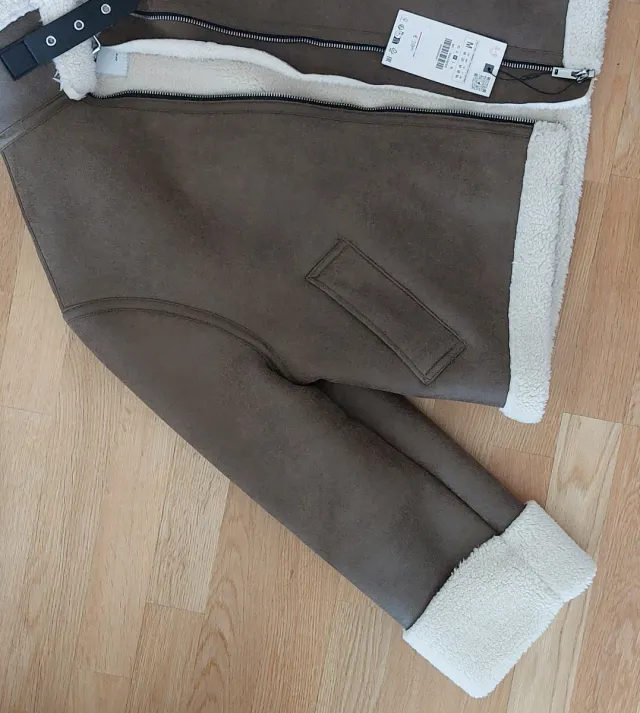 Chaqueta Zara efecto piel forrada