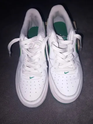 Zapatillas Nike Air Force 1 Blancas y Verdes