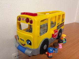 Autobús Escolar Fisher Price con Figuras