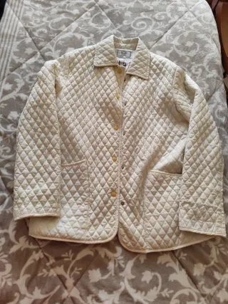 Cazadora acolchada blanca