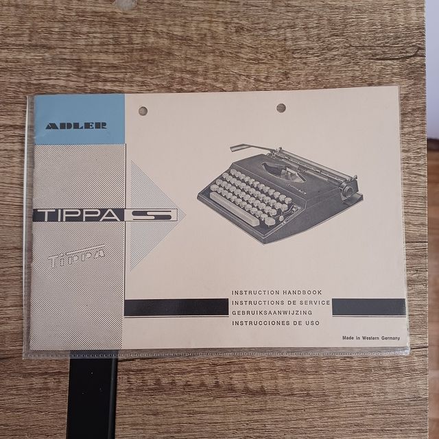 Macchina da scrivere Adler Tippa S anni '60