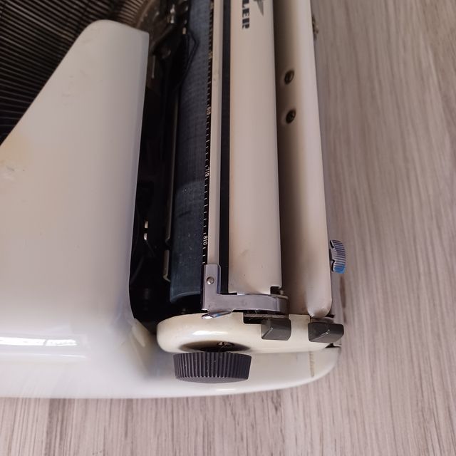 Macchina da scrivere Adler Tippa S anni '60