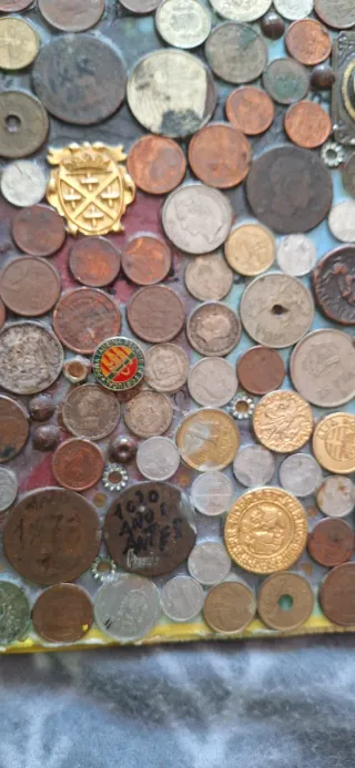 Marco decorativo con monedas