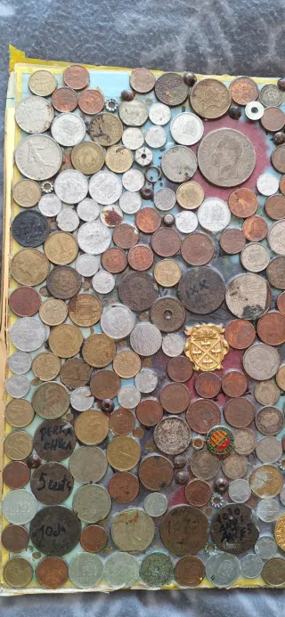 Marco decorativo con monedas