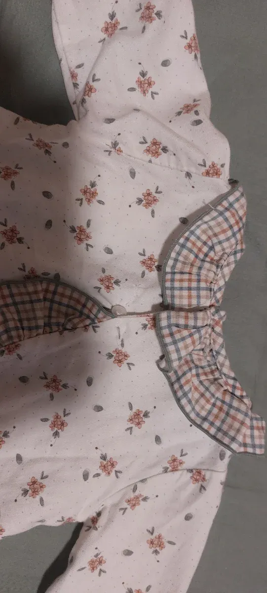 Conjunto bebé floral con capota de 3 a 6 meses