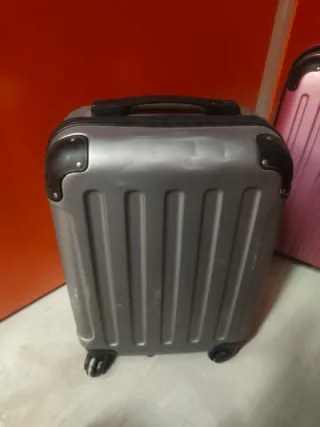 Maleta de viaje gris