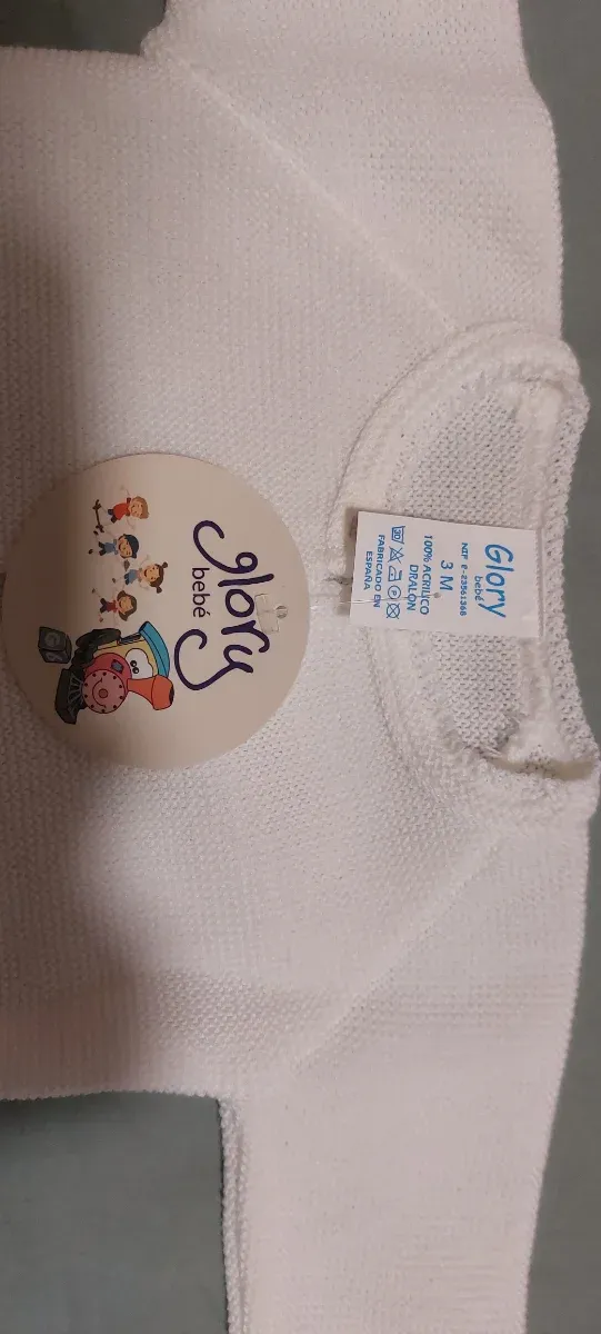 Chaquetilla de bebé blanca tejida de 0 a 3 meses