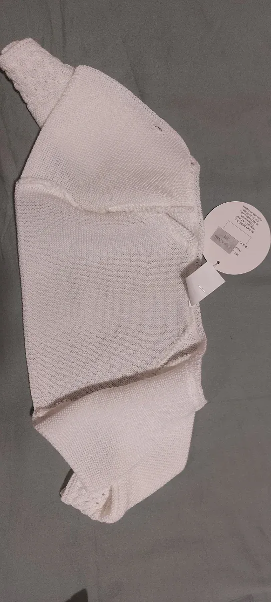 Chaquetilla de bebé blanca tejida de 0 a 3 meses