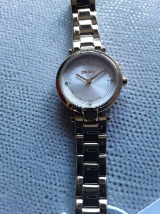 Reloj DKNY Dorado Nuevo con etiquetas. ORIGINAL