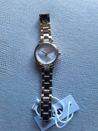 Reloj DKNY Dorado Nuevo con etiquetas. ORIGINAL