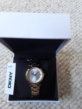 Reloj DKNY Dorado Nuevo con etiquetas. ORIGINAL