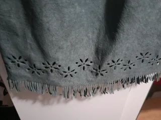 Falda larga gamuza acrílica verde. Con forro