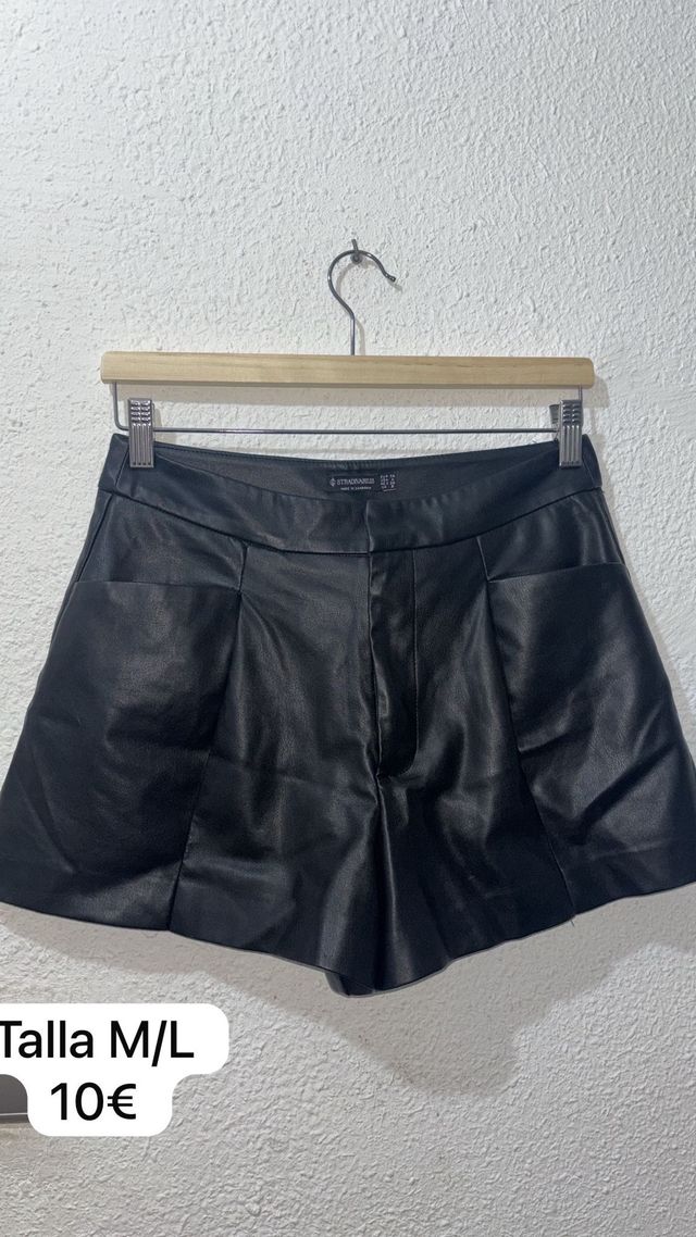 Pantalón corto STRADIVARIUS negro