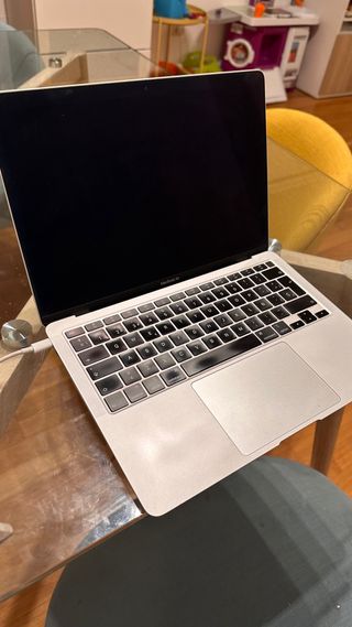 MacBook Air 13” Plata i7 / 8GB / 256GB