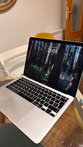 MacBook Air 13” Plata i7 / 8GB / 256GB