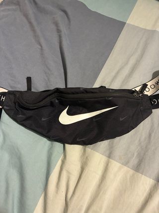 Riñonera Nike Negra