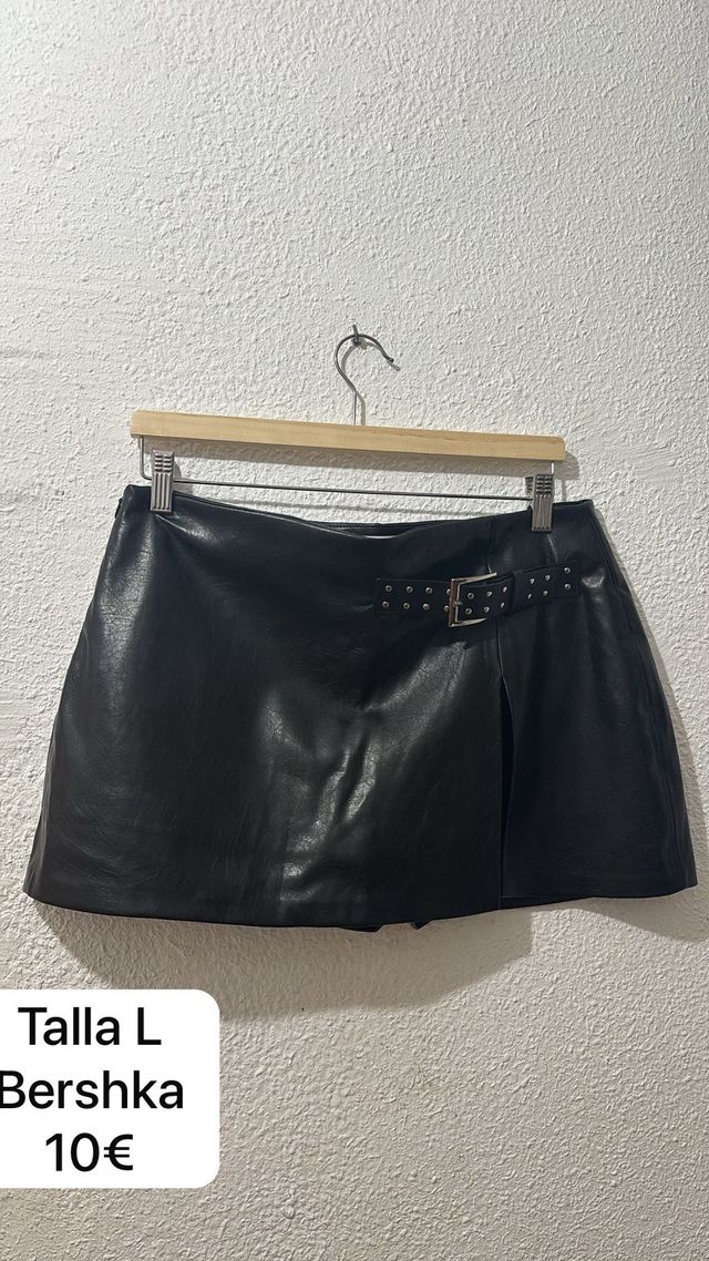 Falda Bershka Negra Talla L