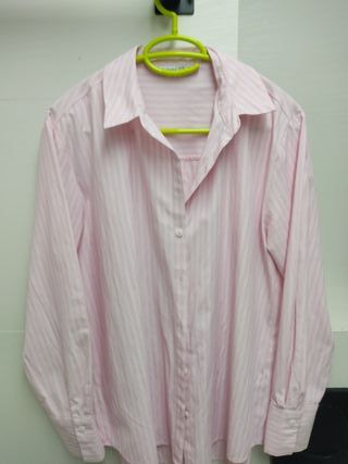 Camisa Stradivarius rosa a rayas blancas