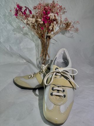 Zapatos Beige y Blanco