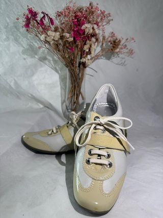 Zapatos Beige y Blanco