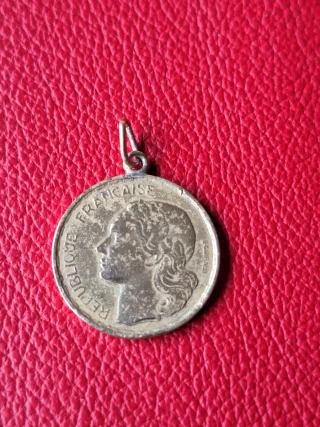 Moneta pendente francese da 20 franchi del 1951