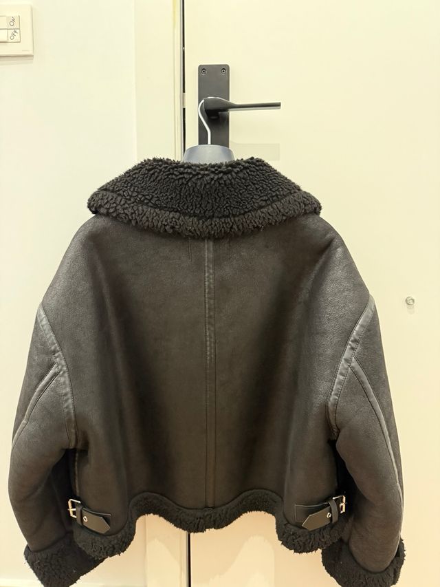 Cazadora Zara Negra Borreguito