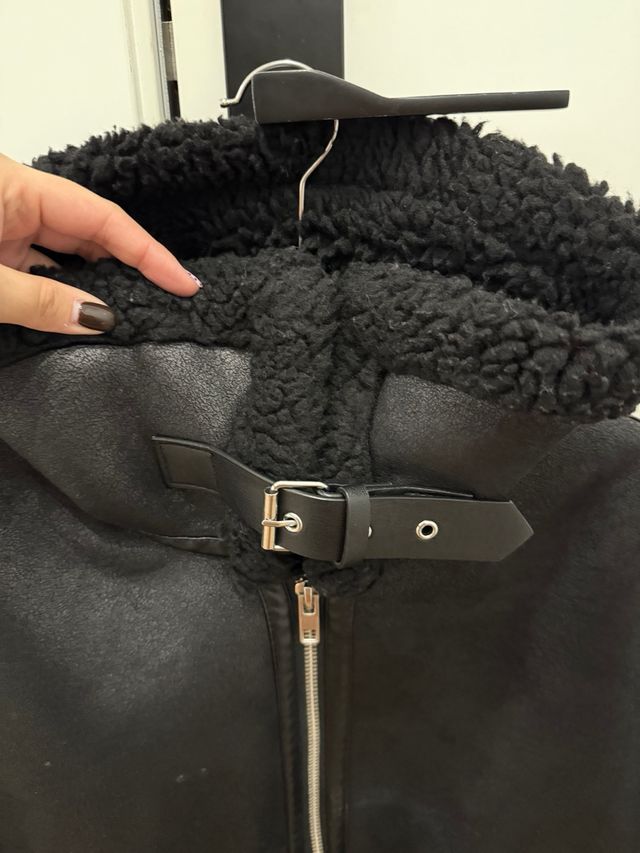 Cazadora Zara Negra Borreguito