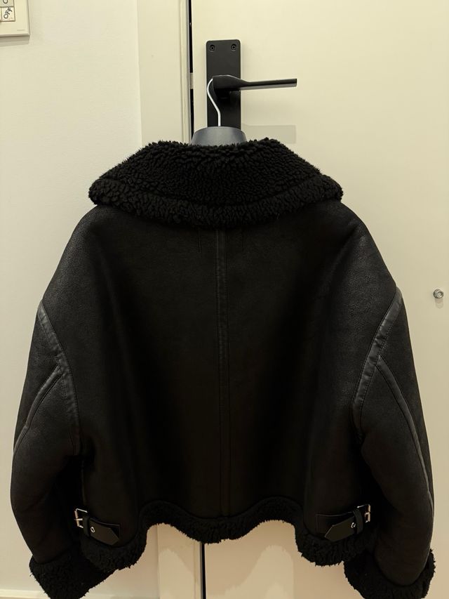 Cazadora Zara Negra Borreguito