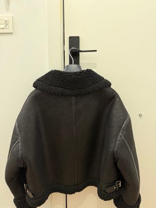 Cazadora Zara Negra Borreguito