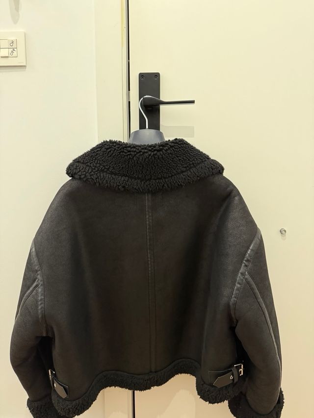 Cazadora Zara Negra Borreguito