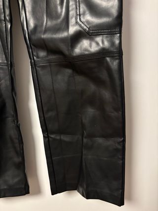 Pantalones Cargo Efecto Piel Stradivarius